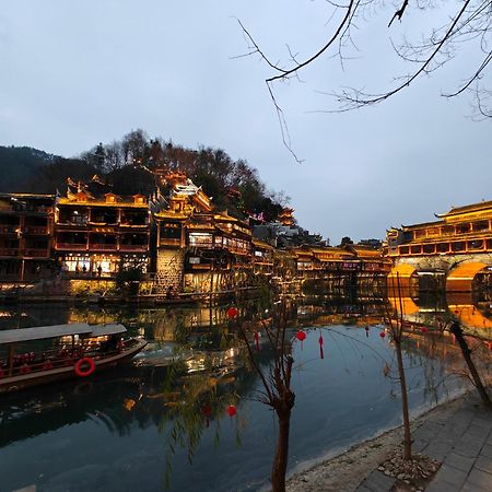 Lqj Riverside Guest House Fenghuang Kültér fotó