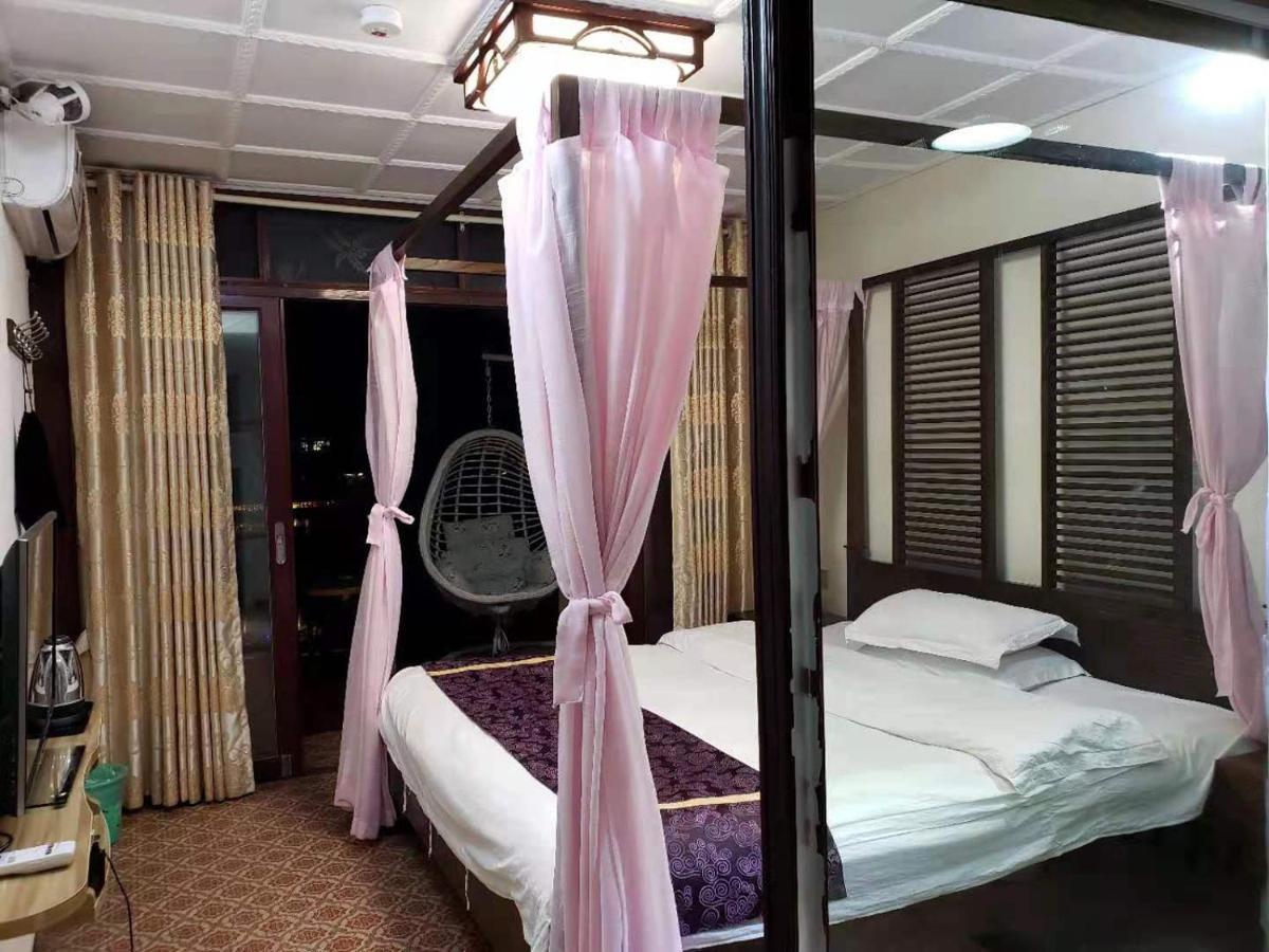 Lqj Riverside Guest House Fenghuang Kültér fotó