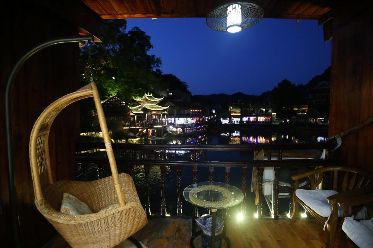 Lqj Riverside Guest House Fenghuang Kültér fotó