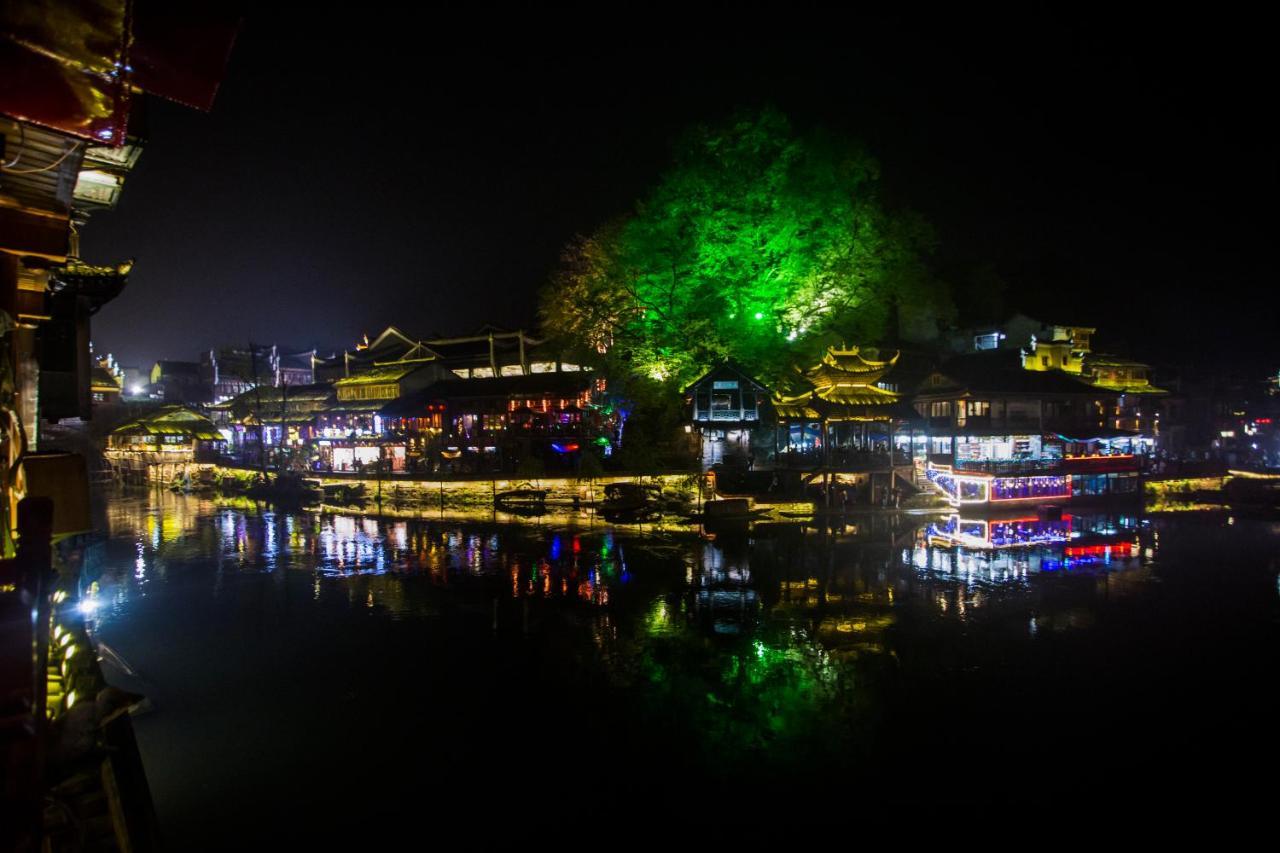 Lqj Riverside Guest House Fenghuang Kültér fotó