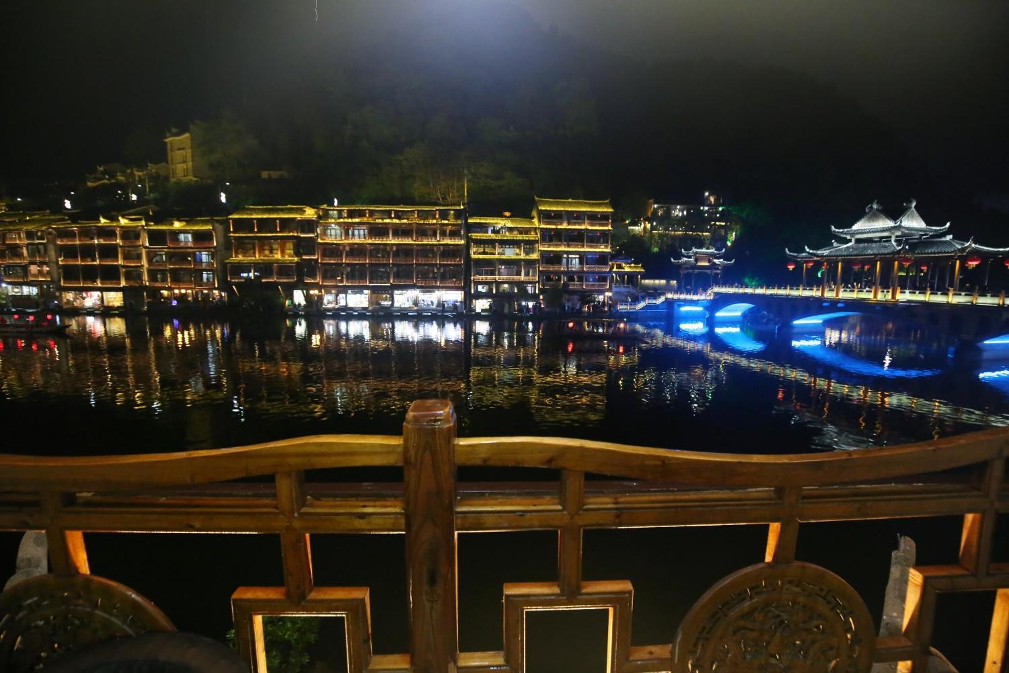 Lqj Riverside Guest House Fenghuang Kültér fotó