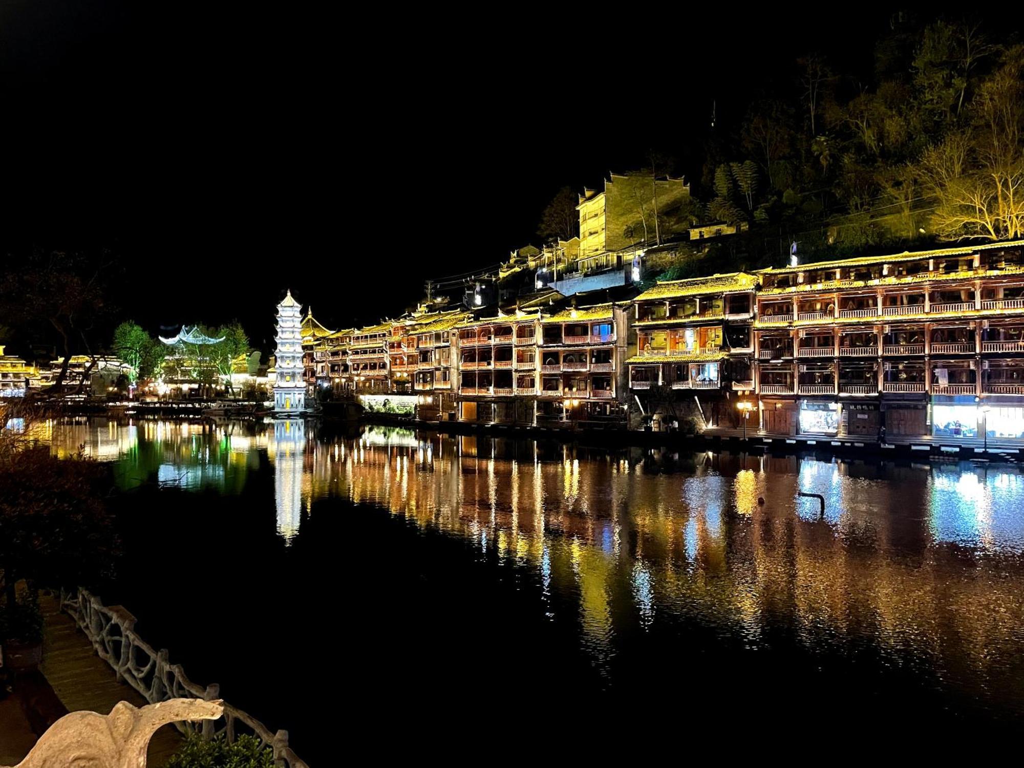 Lqj Riverside Guest House Fenghuang Kültér fotó