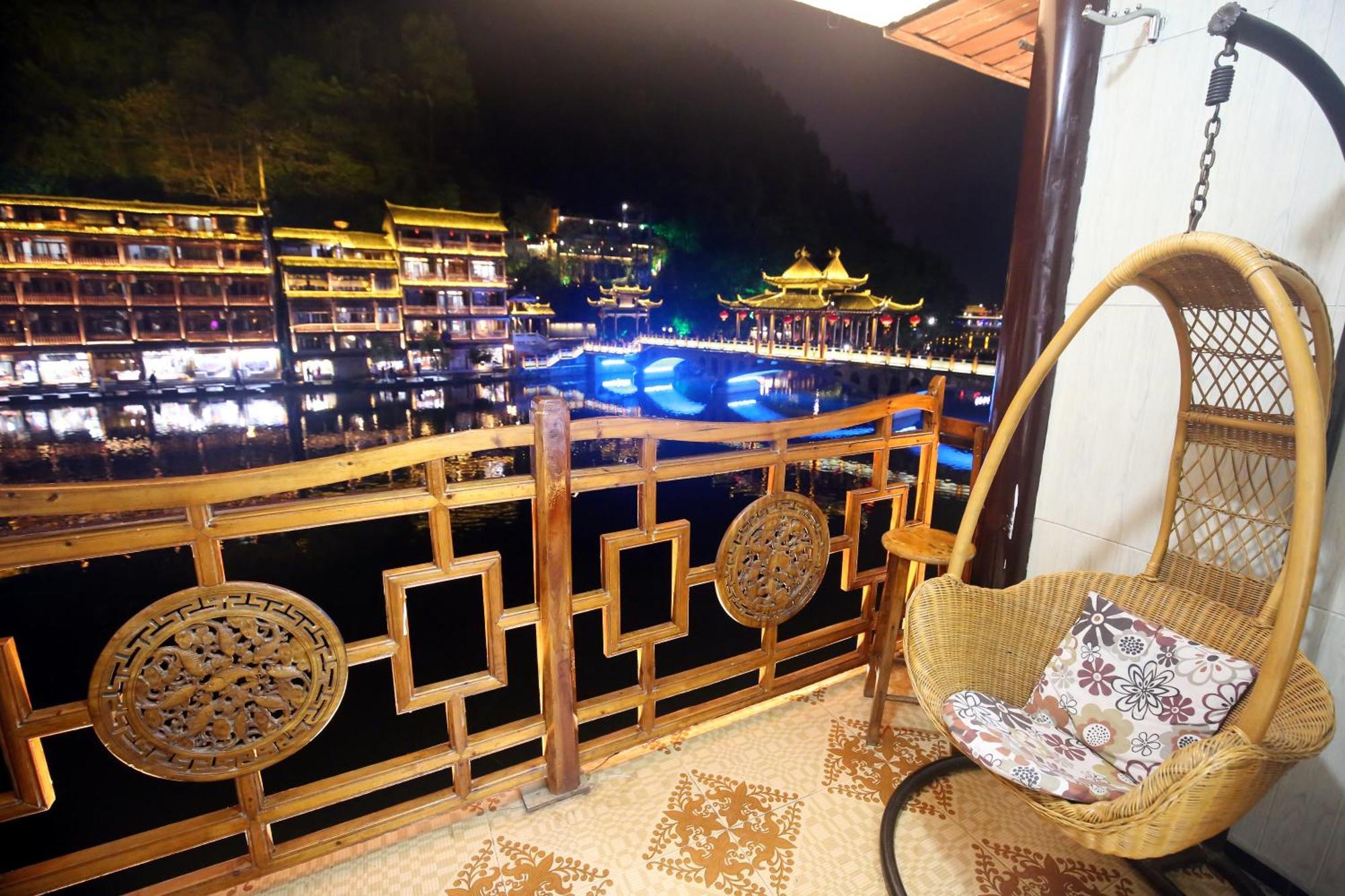 Lqj Riverside Guest House Fenghuang Kültér fotó