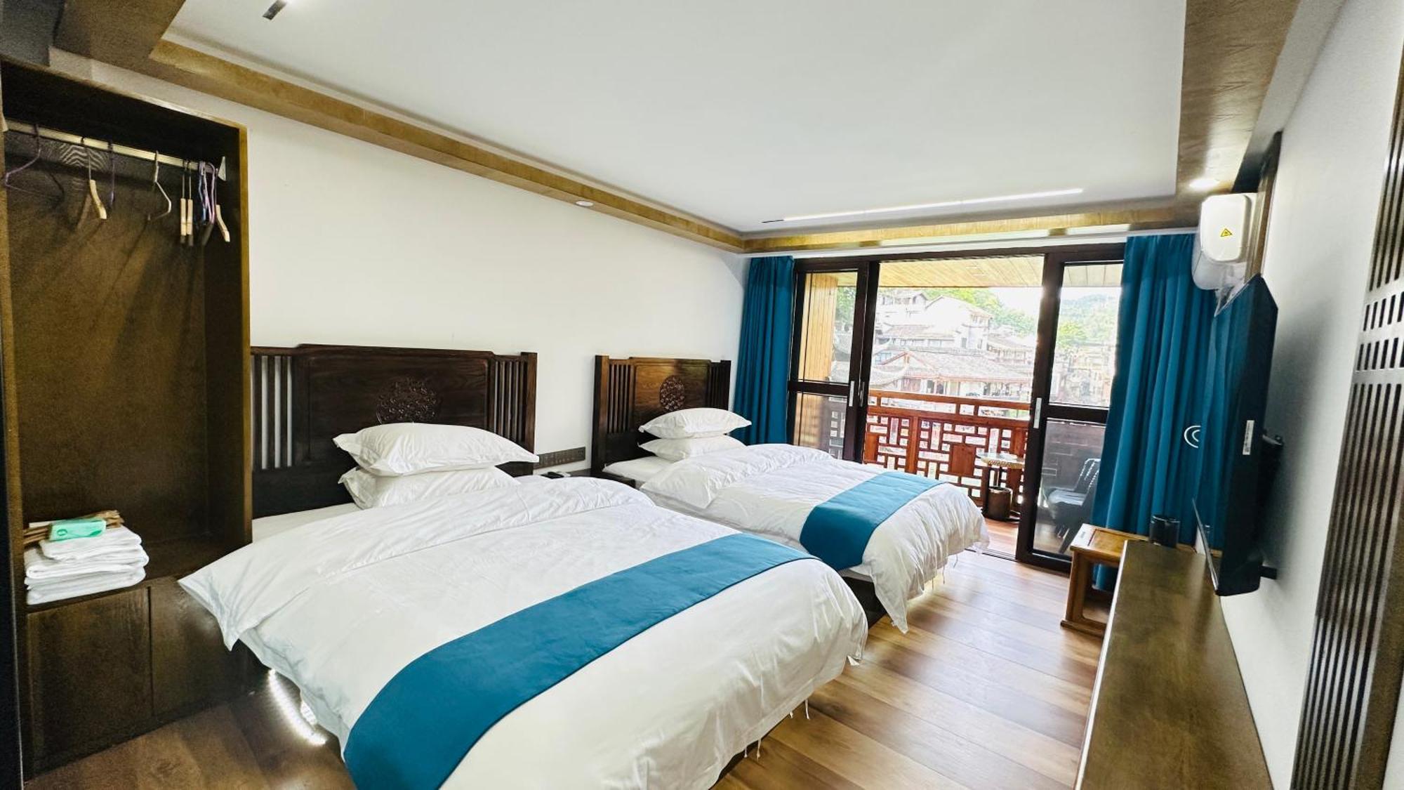 Lqj Riverside Guest House Fenghuang Kültér fotó