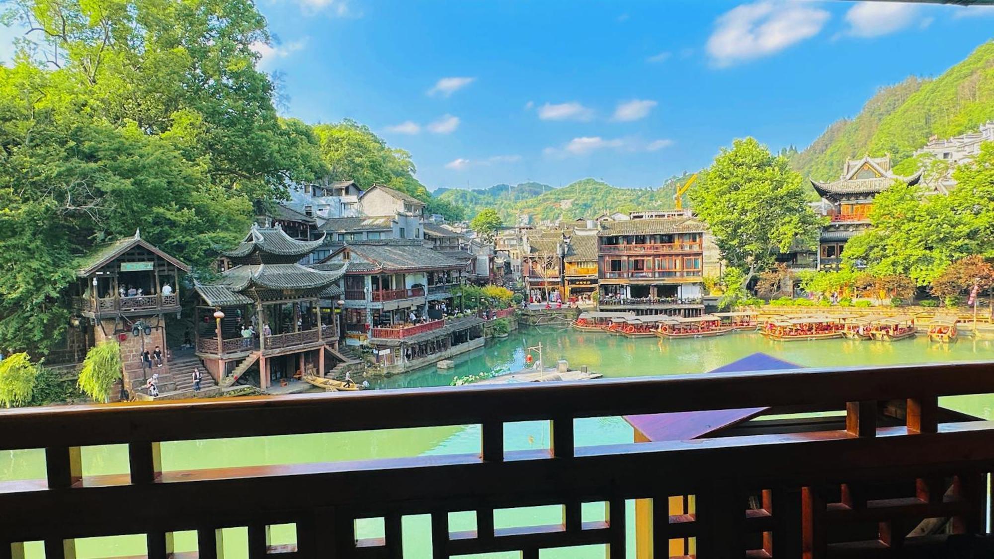 Lqj Riverside Guest House Fenghuang Kültér fotó