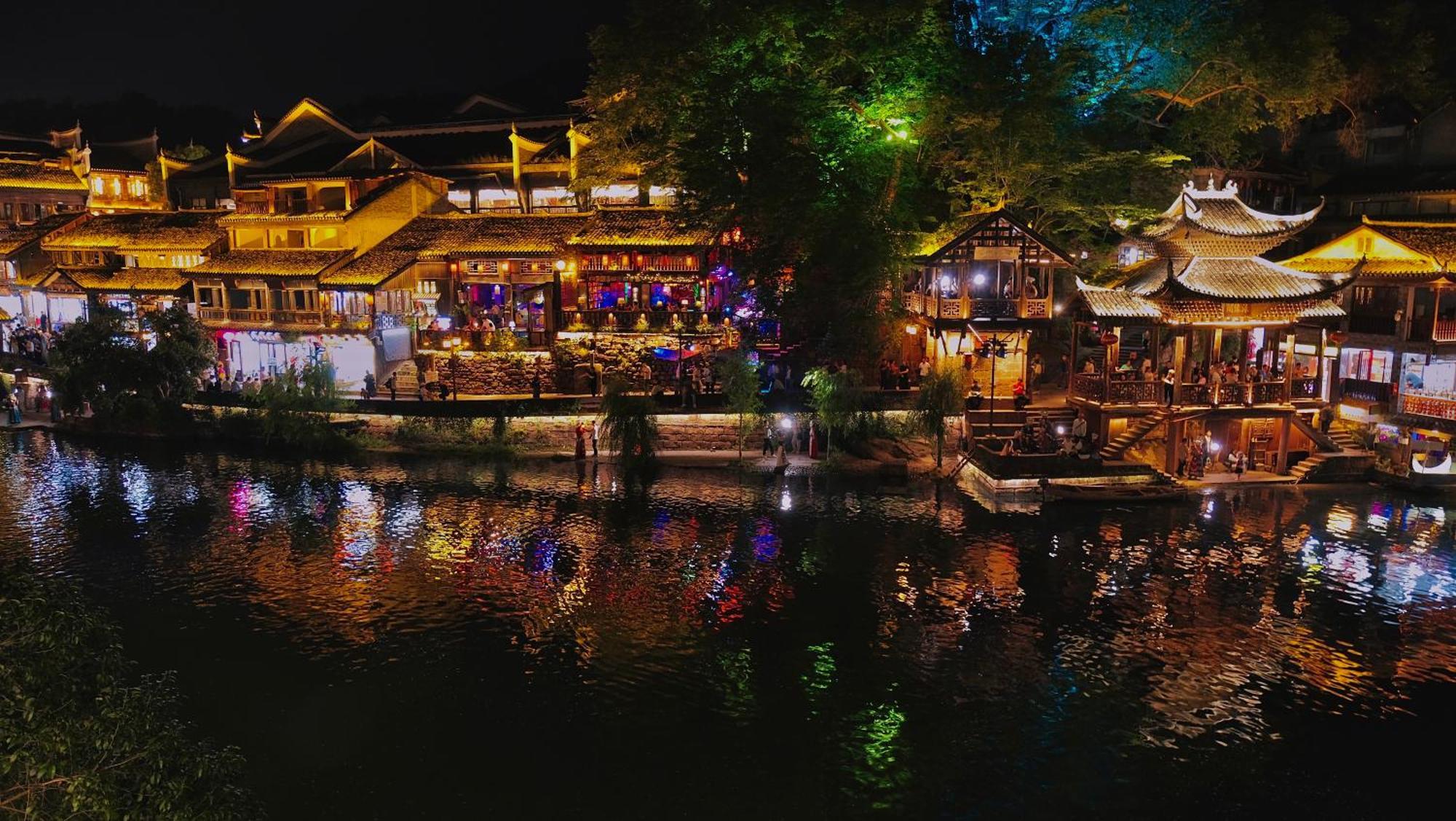 Lqj Riverside Guest House Fenghuang Kültér fotó