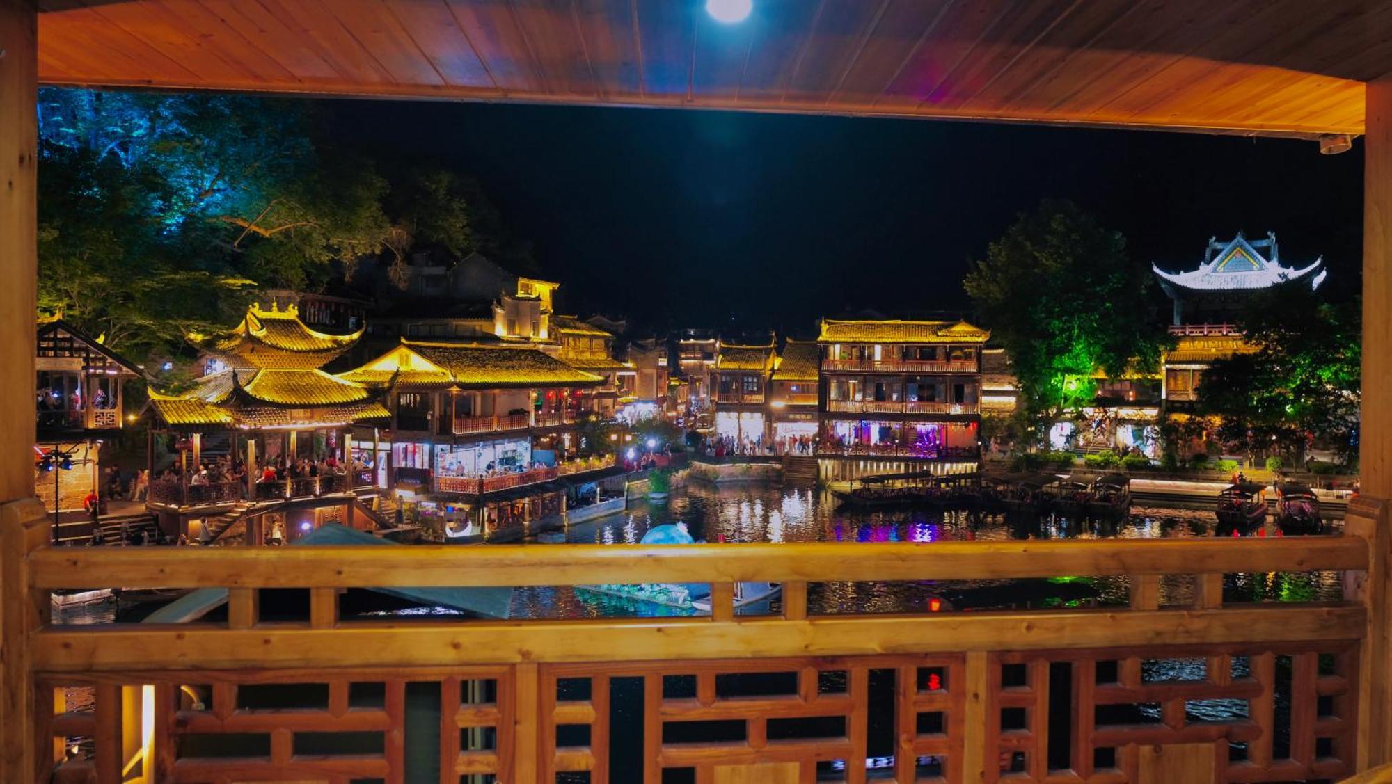 Lqj Riverside Guest House Fenghuang Kültér fotó