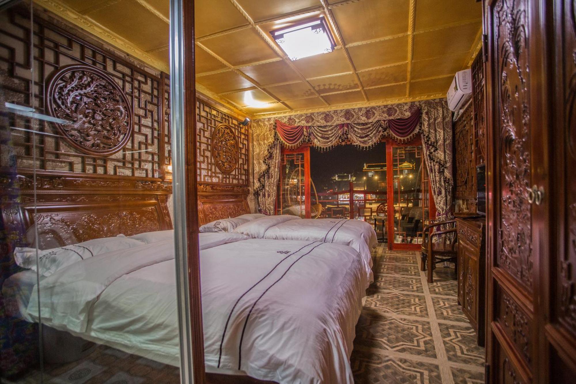 Lqj Riverside Guest House Fenghuang Kültér fotó