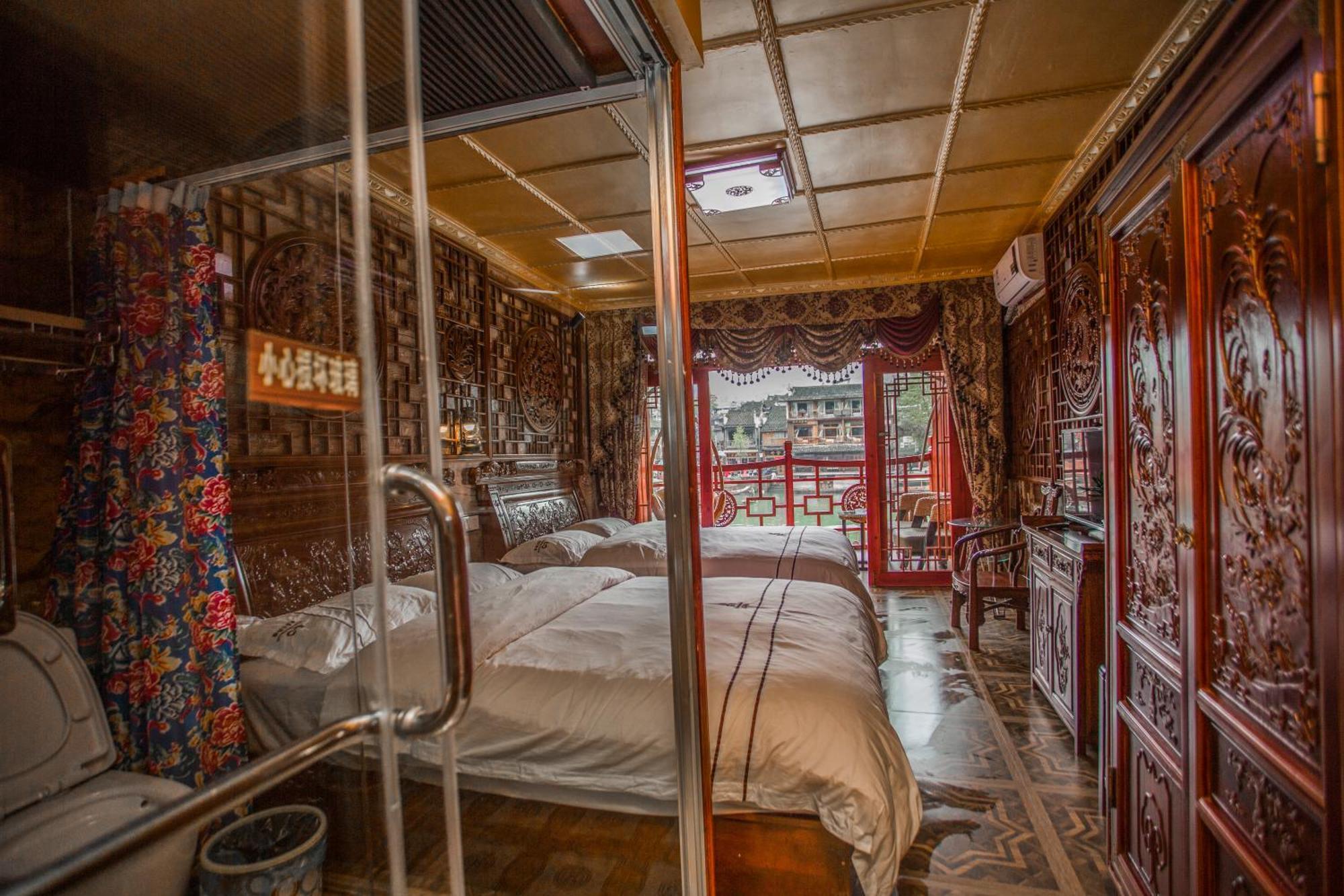 Lqj Riverside Guest House Fenghuang Kültér fotó