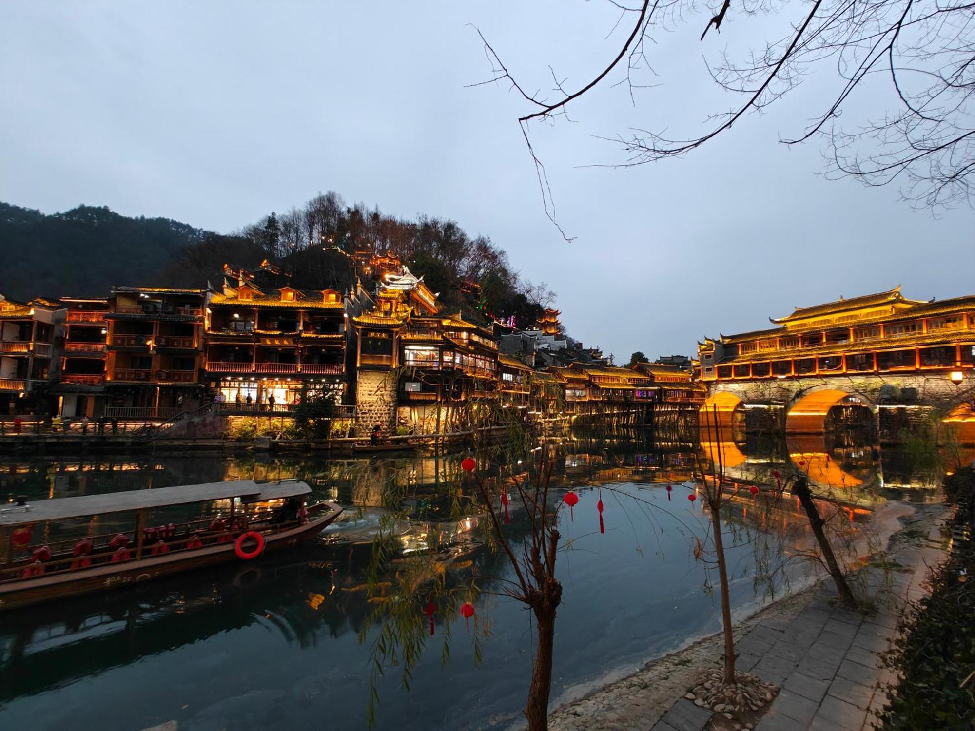 Lqj Riverside Guest House Fenghuang Kültér fotó