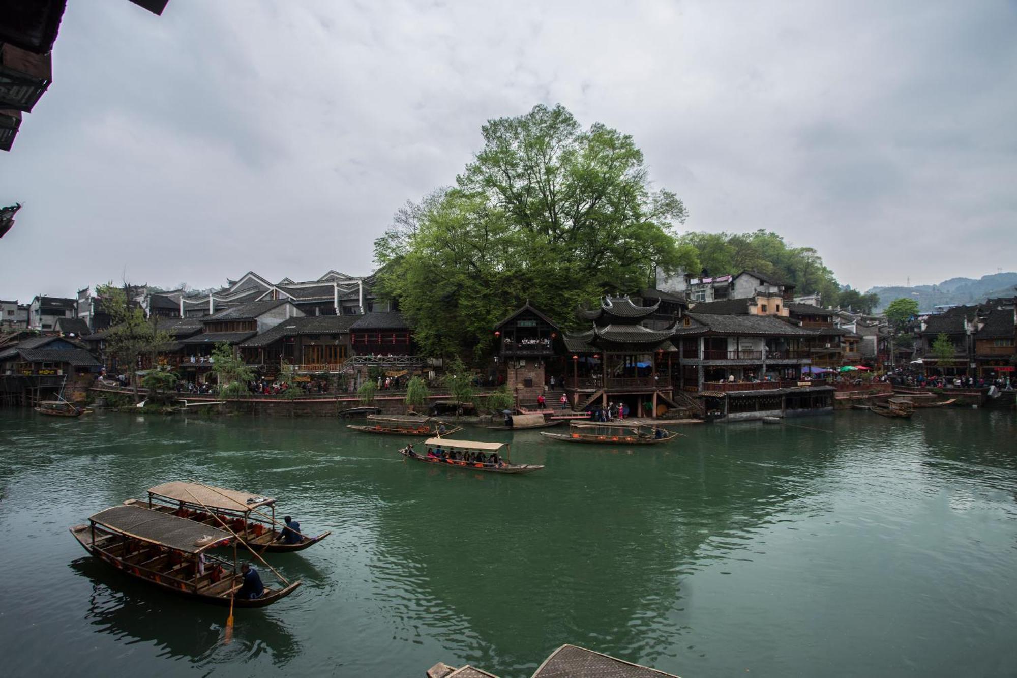 Lqj Riverside Guest House Fenghuang Kültér fotó