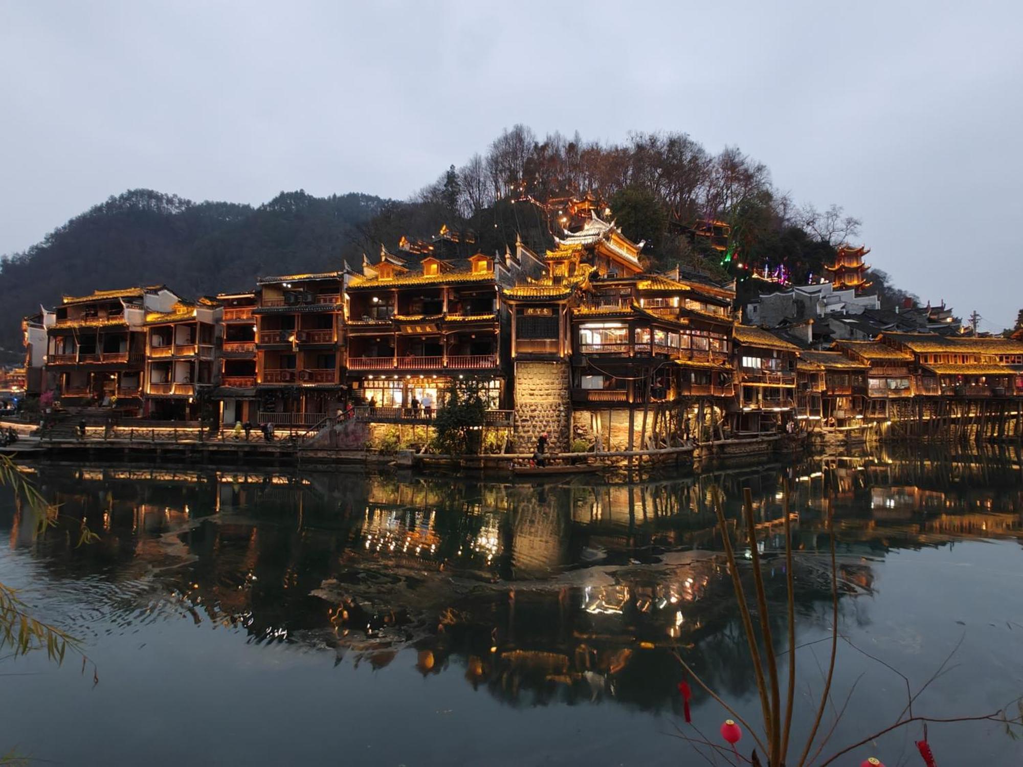 Lqj Riverside Guest House Fenghuang Kültér fotó
