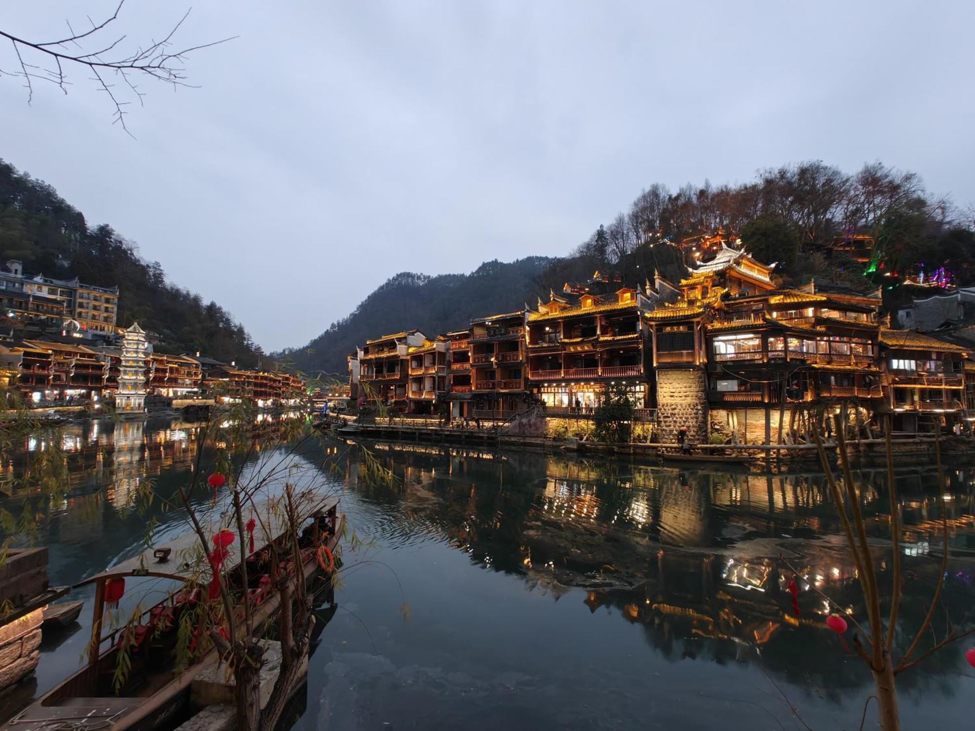 Lqj Riverside Guest House Fenghuang Kültér fotó
