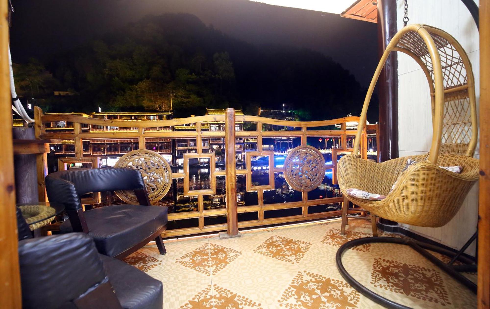 Lqj Riverside Guest House Fenghuang Kültér fotó