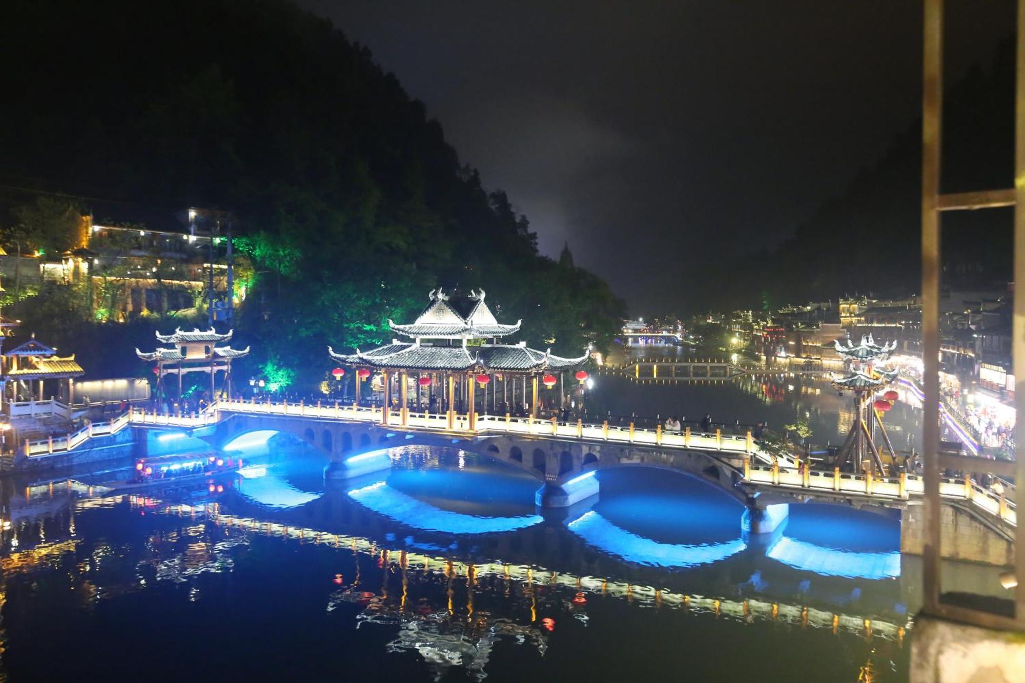 Lqj Riverside Guest House Fenghuang Kültér fotó