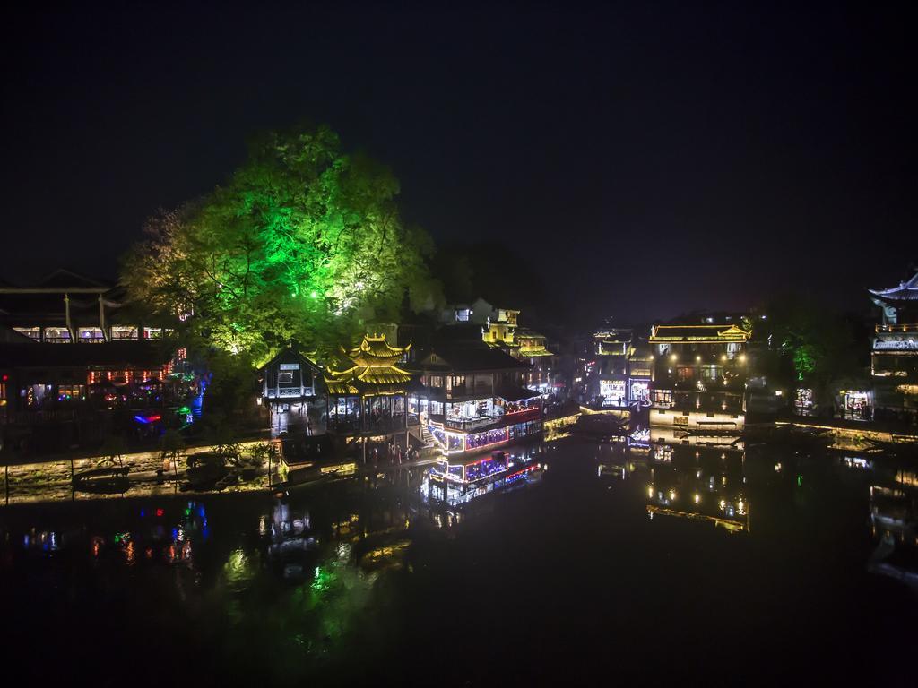 Lqj Riverside Guest House Fenghuang Kültér fotó