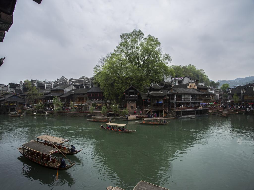 Lqj Riverside Guest House Fenghuang Kültér fotó
